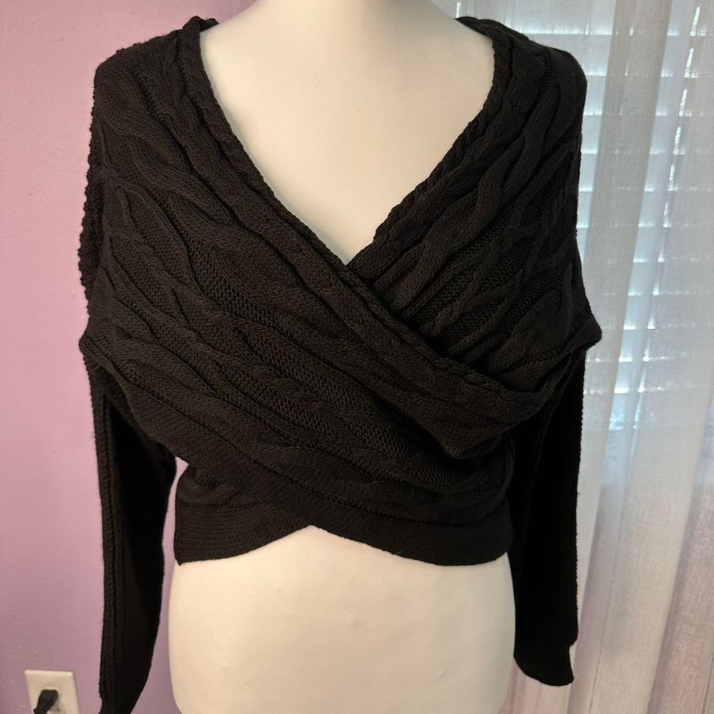 Crisscross Cut Out black Sweater